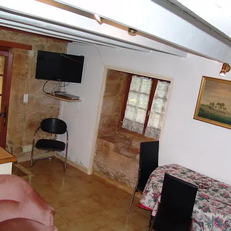 Les Petits Pres بيت للعطل *