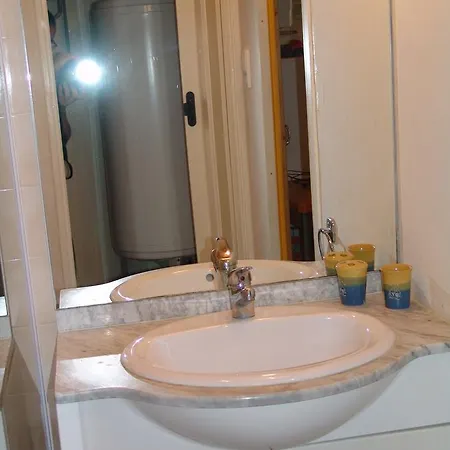 Les Petits Pres فيتراك