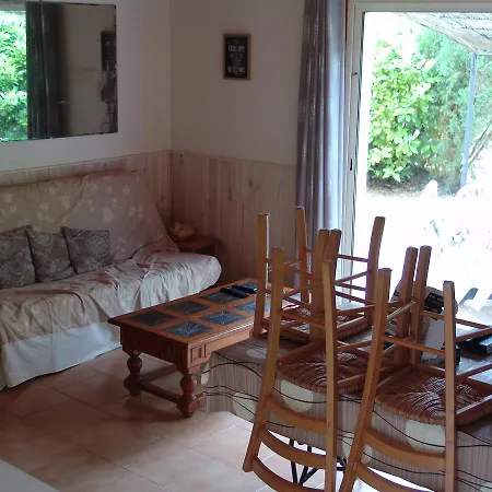 Les Petits Pres بيت للعطل *